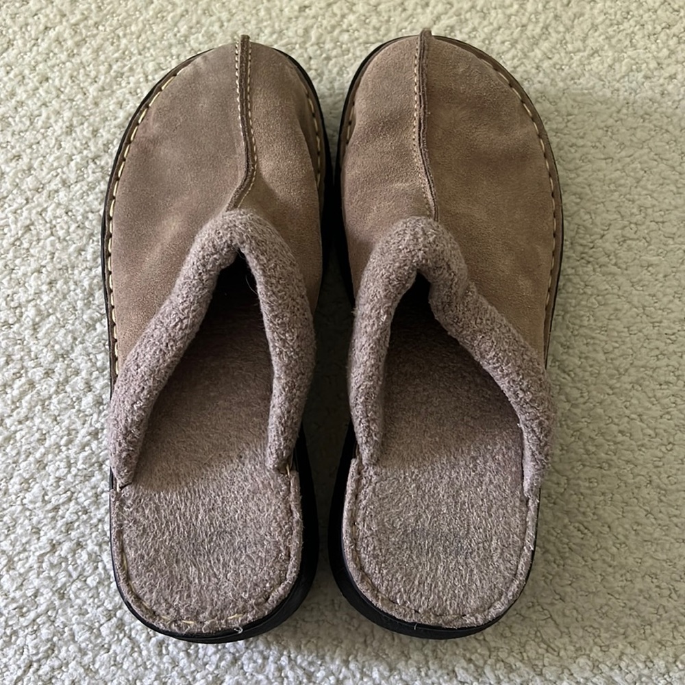 American Eagle Fuzzy Platform Clogs Size 8!
